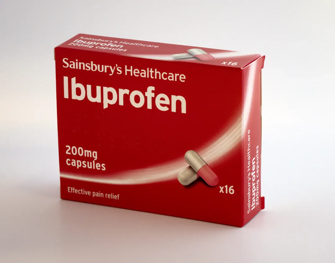 Câu hỏi 50: Bị đau ngực đột ngột nghi nhồi máu cơ tim cấp? có thể dùng các thuốc đông y (như viên An cung hoàn) để cho cấp cứu không?